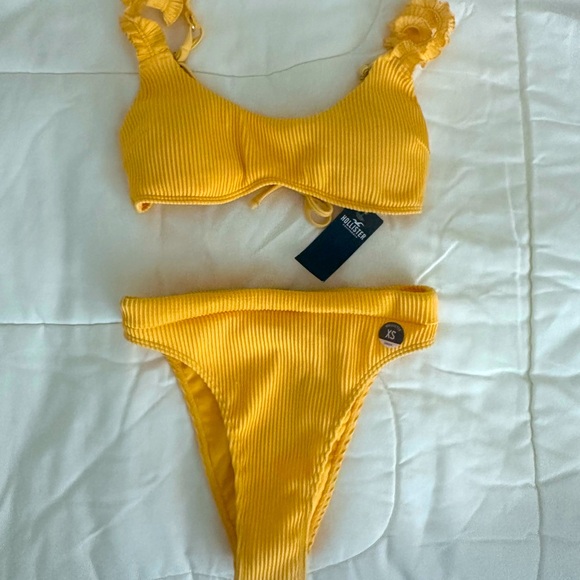 Hollister yellow bikini - Picture 1 of 4